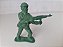 Figuras plástico / emborrachado soldados verdes com base 7,5 cm altura - Imagem 4