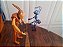 Miniaturas Disney de formiga Flik 25 cm e gafanhoto Hopper de 18 cm  da vida de inseto usados - Imagem 3
