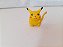 Miniatura vinil Pokémon Picachu Marca Tomy 4 cm - Imagem 1