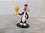Miniatura de vinil Frajola com Piu Piu na mão, Looney Tunes 8 cm - Imagem 1
