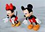 Miniatura Disney coleção Magical collection  Mickey e Minnie marca Tomy, 7 cm - Imagem 4