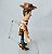Boneco articulado Woody Toy Story, botão nas costas mexe braços, Thinkway, 16 cm - Imagem 6