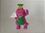De 1993, Miniatura em PVC dinossauro roxo Barney com Bandeira 6.5cm - Imagem 1