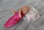 Miniatura bebe de borracha articulada marca Simba, 8 cm com travesseiro florudo - Imagem 2