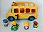 Onibus escolar dos bonecos Little People com 4 bonecos+cadeira de rodas ; luz acende mas  o som não funciona - Imagem 2