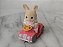 Sylvanian families, bebe coelho de rosa no carrinho - Imagem 1