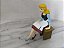 Miniatura Disney Bully, pintada a mão , Cinderela sentada experimentando sapato, 9.cm - Imagem 1