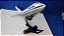 Avião de plástico Pan Am (extinta) com base , operação eletronica de ruido e simular decolagem nao funciona) - Imagem 1