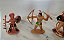 Figuras de plastico rigido e de vinil de soldados. Indios e cowboy 6 a 7,5 cm, antigas sem marca - Imagem 5