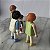 Playmobil, família de 4 inclui uma criança com mochila amarela - Imagem 6