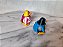 Club penguin clube pinguim Disney, casal de pinguin com capa usado 5,5cm de altura Jakks - Imagem 4