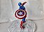 Boneco articulado nos braços e logo acima da cintura do capitão América com fala e ruído  Marvel 25cm - Imagem 4