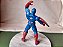 Boneco articulado nos braços e logo acima da cintura do capitão América com fala e ruído  Marvel 25cm - Imagem 5