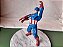 Boneco articulado nos braços e logo acima da cintura do capitão América com fala e ruído  Marvel 25cm - Imagem 6
