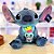 Pelúcia Stitch Com Scrump Bordado 33cm - Lilo & Stitch - 1 unidade - Disney Original - Rizzo - Imagem 1