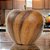ESCULTURA DECORATIVO MACA CERAMICA ESTILO MADEIRA 12,5cm - Imagem 2