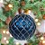 JG 3 BOLA DECORADA NATALINA NO PVC NA COR AZUL 10CM - Imagem 2