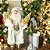 PAPAI NOEL COM ROUPA BRANCA DOURADA COM ARVORE DE NATAL 60CM - Imagem 2