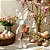 COELHA DECORATIVA EM PE COM CESTINHA DE FLORES - 50cm - Imagem 3