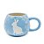 CANECA COELHO FLORAL AZUL EM PORCELANA AZ/BR 600ml - Imagem 1
