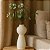 VASO ORGANICO DECORATIVO EM CERAMICA BRANCO 34X14CM - Imagem 2