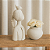ESCULTURA MENINA COM PASSAROS NA CABEÇA EM RESINA CREME 37CM - Imagem 2
