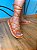 Sandália rasteira papete em tiras de couro amarração coral - Imagem 2