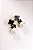 Brinco Trevo Preto Onix com Cacho Pedras Pretas e Perola Shell  Banhado a Ouro - Imagem 1