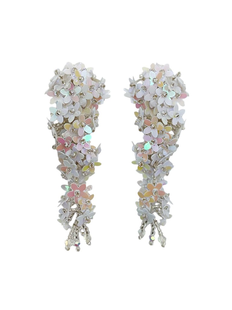 Brinco de Carnaval cacho de flores de paetê branco