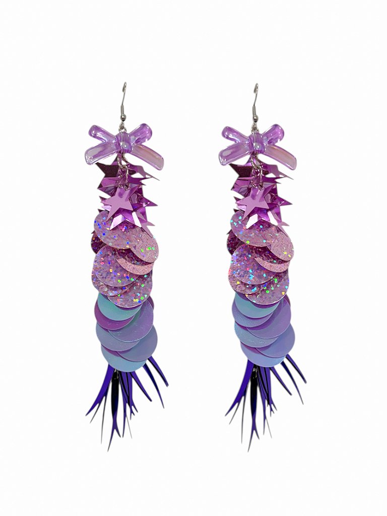Brinco de Carnaval de paetê lilás e roxo Aurora Lilás