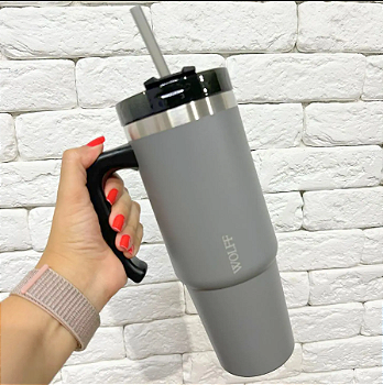 CANECA TÉRMICA COM TAMPA E CANUDO PAREDE DUPLA SLIMTERM COM BASE ERGONÔMICA 890ML - WOLFF