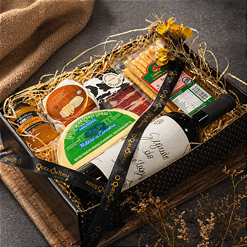 Cesta de Presente Especial entre Taças e Afetos - 2 Queijos Artesanais + Charcutaria + Geléia + Grissini + Segredo do Enólogo