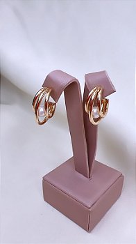 Brinco Argola Três Tubos Pequeno Com Pérola - Semijoia Banhado a Ouro 18K