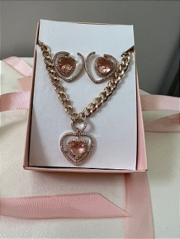 Conjunto Coração Luxo Brinco 2 em 1 Detalhe Cravejado e pedra Rosé/Verde - Semijoia Banhada Ouro 18K