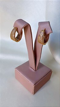 Brinco Argola Larga Clique Pequena Cravejada Triangular Todo Cravejado - Semijoia Banhada Ouro 18 K