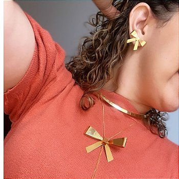Conjunto Laço Gravatinha Ajustável- Brinco Mais Colar - Semijoia Banhada a Ouro 18K