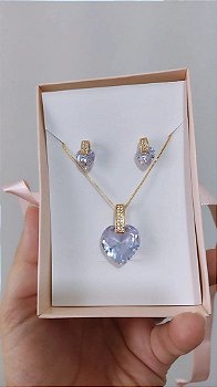 Conjunto Colar e Brinco Coração de Cristal em Zirconias Cravejado  - Semijoia Banhada a Ouro 18K