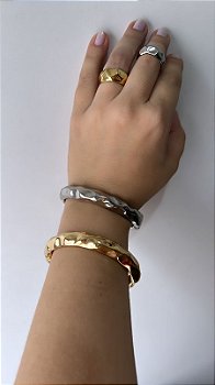 Bracelete Redondo Martelado Feixo Encaixe Banho Dourado Ouro 18K e Banho Prata 925- Semijoia