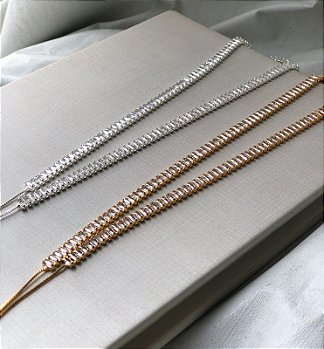 Colar Riviera Gravatinha Ajustavel Cravejado em Zircônias Baguetes Cristal Chocker - Banho Prata 925 ou Banhado a ouro 18K - Semijoias