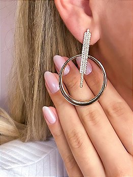 Brinco Longo Circulo Liso Vazado Com Cascata Cravejada   - Banhado a Ouro 18K - Semijoia