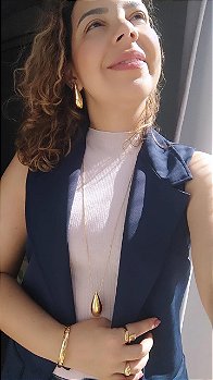 Colar Longo Com Pingente Gota Grande Lisa - Semijoia Banhada Ouro 18 K