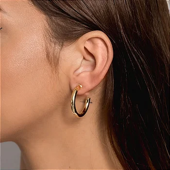 Brinco Argola Clássica Media - Argola tubo - Semijoia Banhado a Ouro 18K -