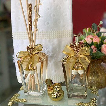 Kit Lavabo Luxo Dourado com Difusor, Saboneteira, Bandeja e Passarinho