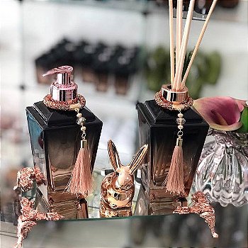 Kit Lavabo Pirâmide Rose Gold com Difusor, Sabonete e Passarinho