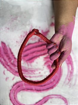 Colar circular vermelho