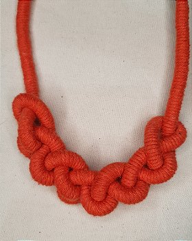 Colar entrelace multiuso laranja