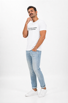 Camiseta - O armário tem poeira e eu tenho Rinite