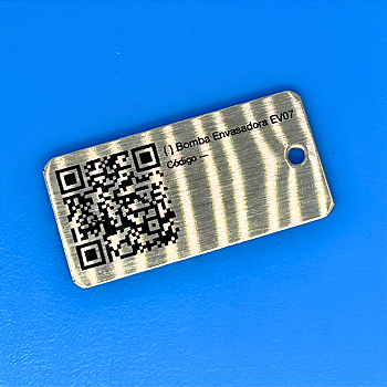 500 plaquinhas em Inox 30 × 13 mm com QR Code Gravado