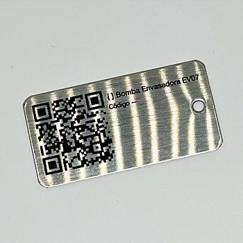 800 plaquinhas em Inox 30 × 13 mm com QR Code Gravado