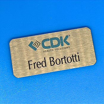 500 Plaquinha em Inox 7 × 3 cm – Personalização de logo + nome